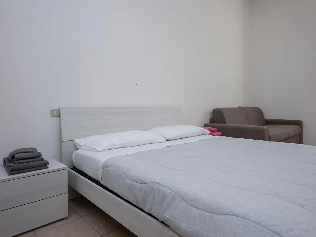 Suite Sauro 6 Guest Milan Apartment
